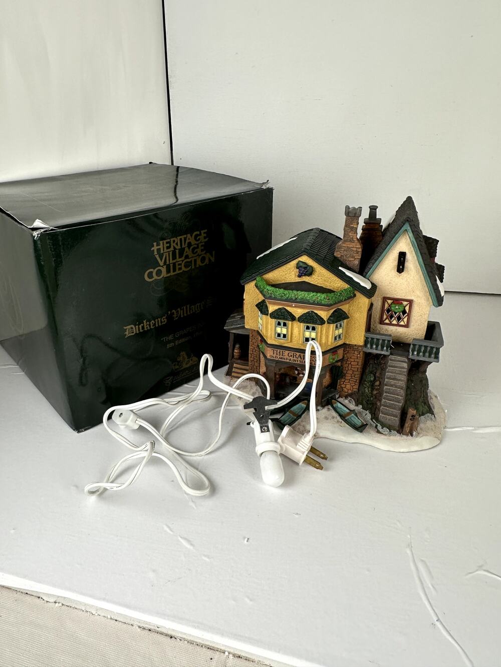 Dept. 56 4 Village Dickens Houses The Grapes Inn 5th Edition 1996 #57534